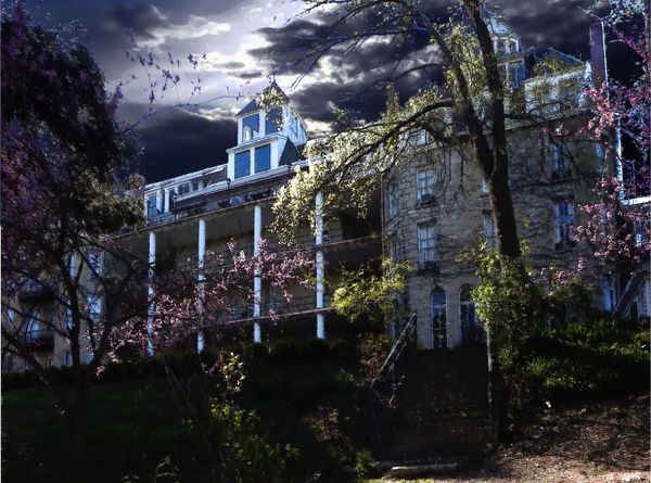 13 Historic Haunted Hotels