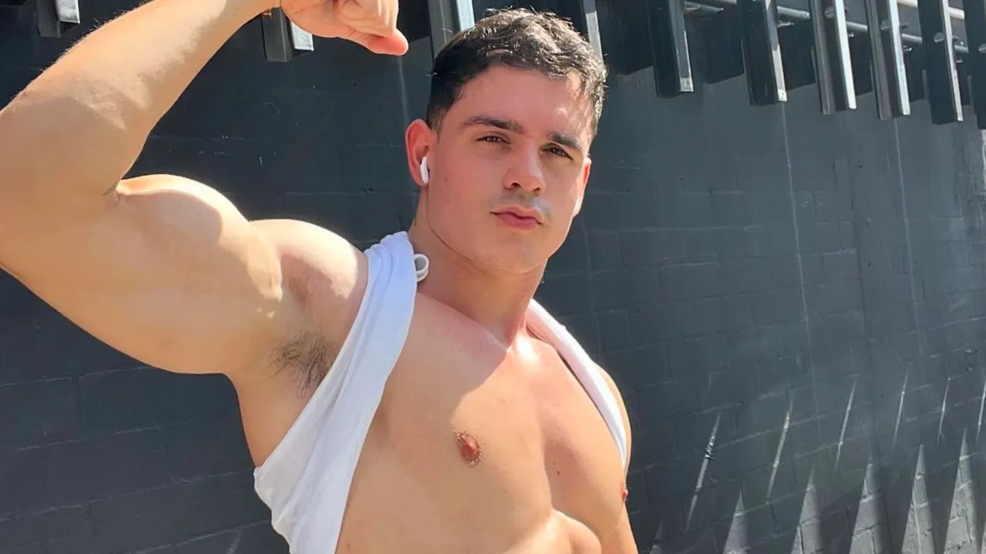 'Summer Lovin', Having a Blast' with Colombian Hunk Matthew Summer